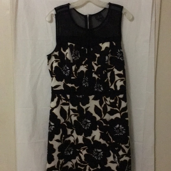 $10 Spring Sale - Picture 1 of 3